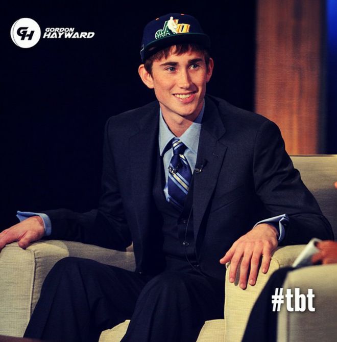 包含波尔图赛前完成体检姆巴佩关键节点比分优势明显，连对手都承认：今夜犹他爵士备战NBA常规赛的词条