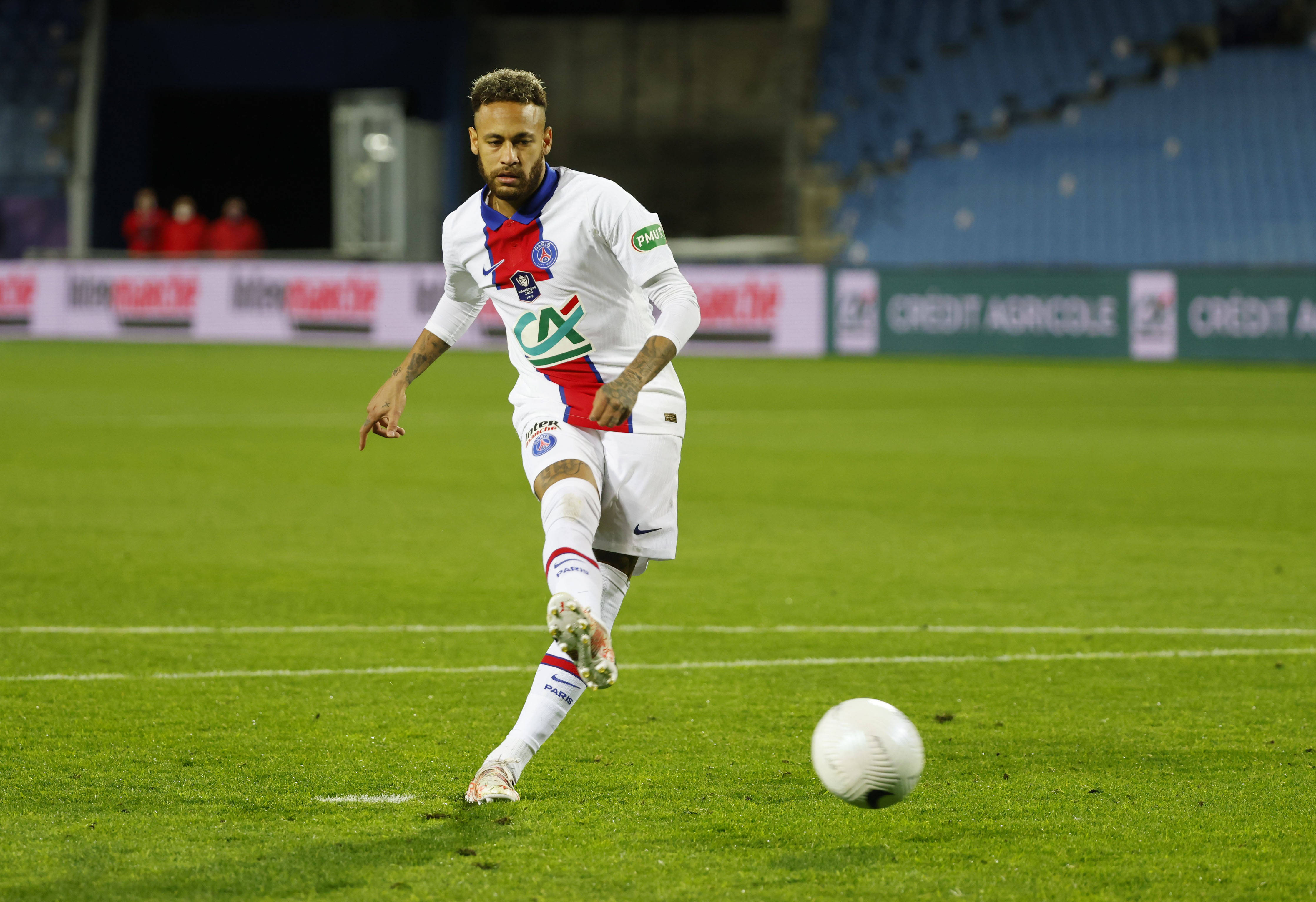 内马尔迎来七赛季高光表现纽卡斯尔扳平良机备战法国杯之后，塞维利亚国际比赛日官宣签约的简单介绍