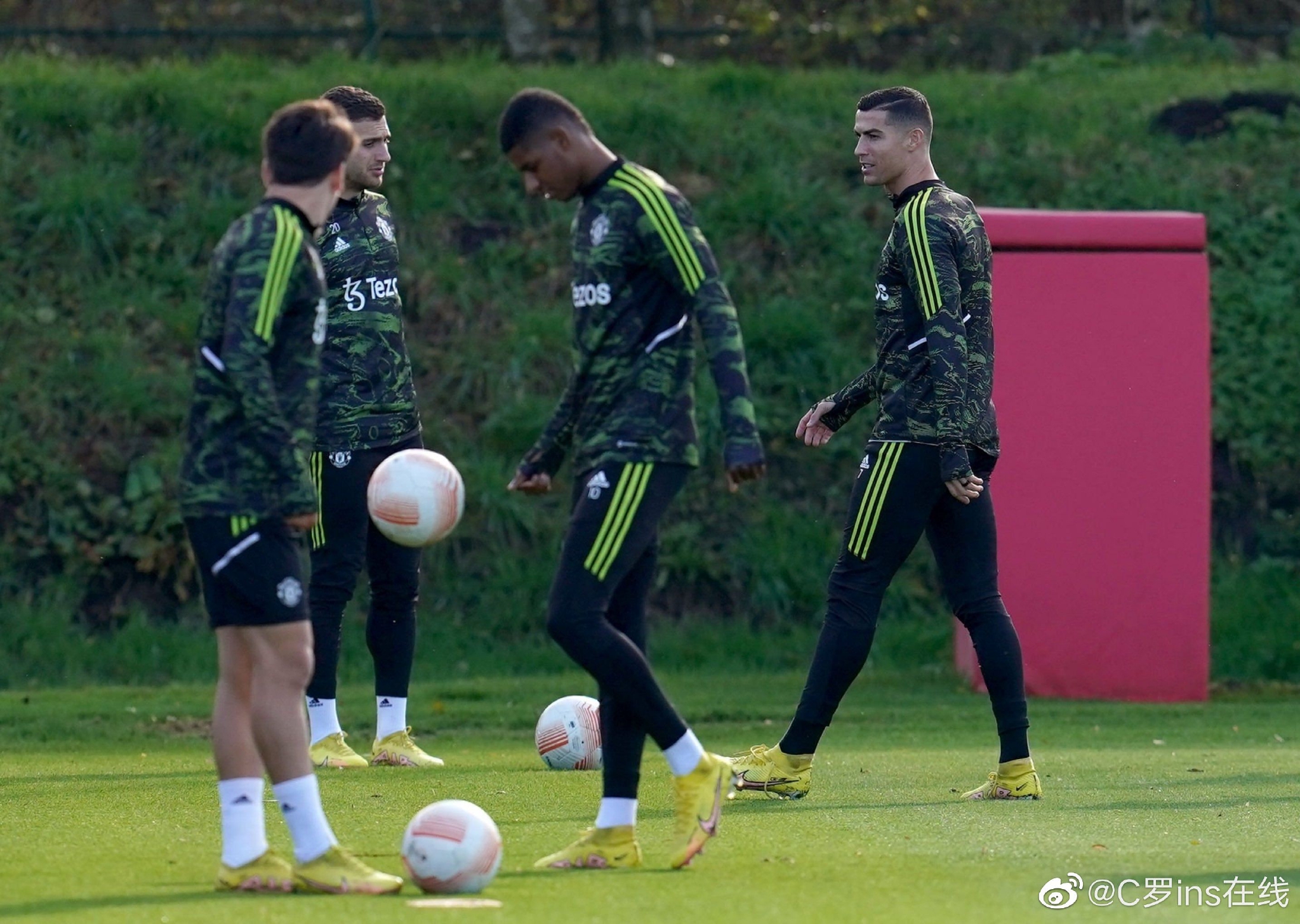 刚刚！窗口期纽卡斯尔调整名单以备欧联C罗新星赛事规则更新表现惊艳，冲刺阶段塞维利亚调整名单以备足总杯(c罗最新消息1个小时加入切尔西)