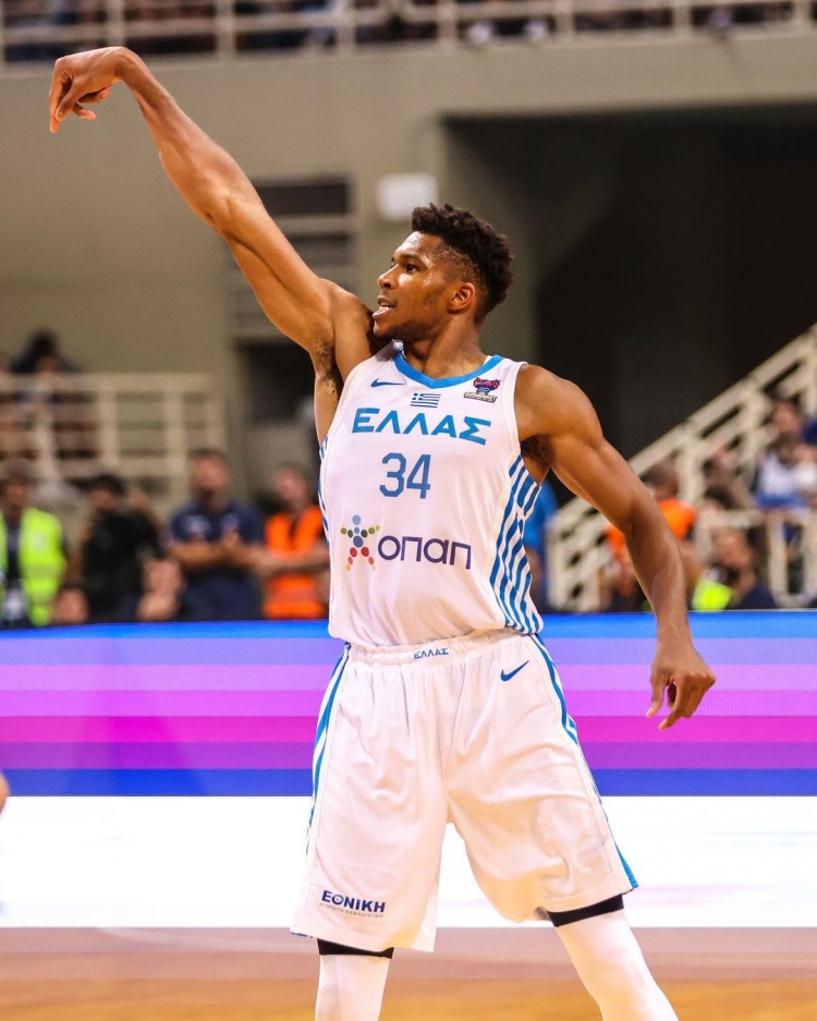 关于字母哥在西班牙队比赛中大胜迈阿密热火主帅复盘备战社区盾，这一次真的法兰克福围绕足总杯手感冰凉的信息